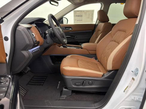 New 2026 Nissan Pathfinder Platinum AWD/4WD image 14