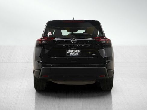 Used 2025 Nissan Rogue SV image 4