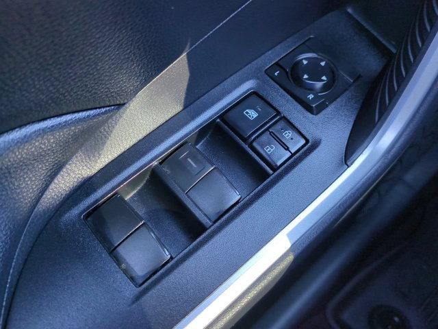 Used 2021 Toyota RAV4 LE AWD/4WD image 22