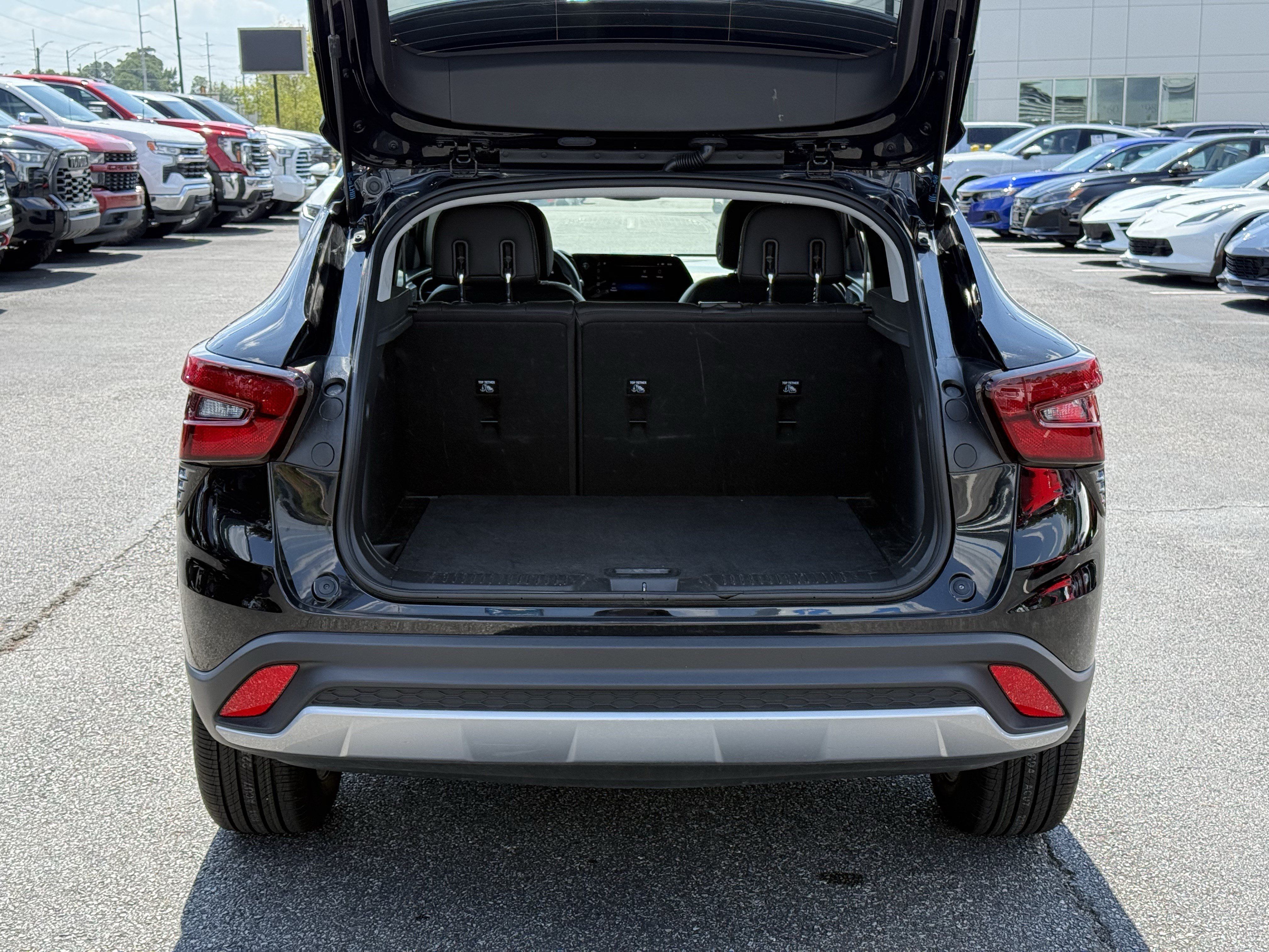 Used 2025 Chevrolet Trax LT w/ LT Convenience Package FWD image 31