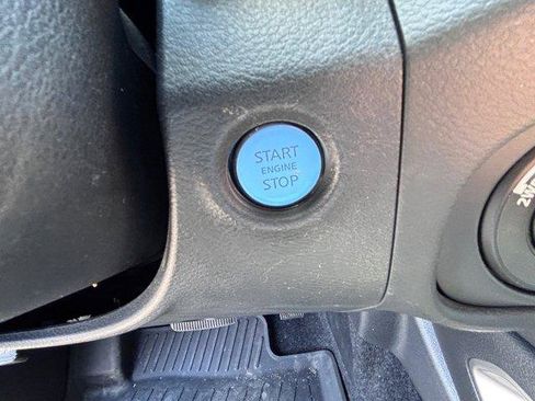 Used 2022 Nissan Frontier SV w/ Technology Package AWD/4WD image 9