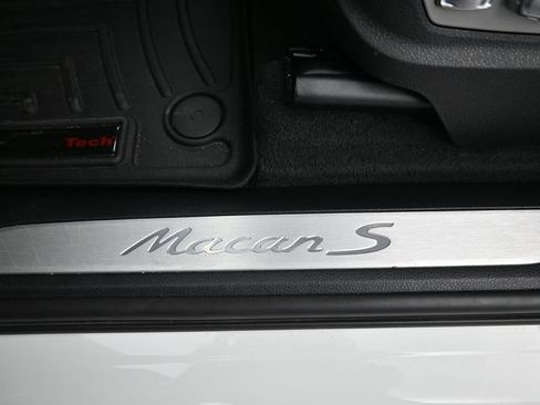 Certified 2021 Porsche Macan S AWD/4WD image 12