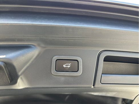 Used 2019 Land Rover Range Rover Velar R-Dynamic SE AWD/4WD image 48