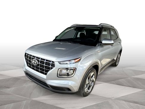 Used 2025 Hyundai Venue SEL FWD image 4