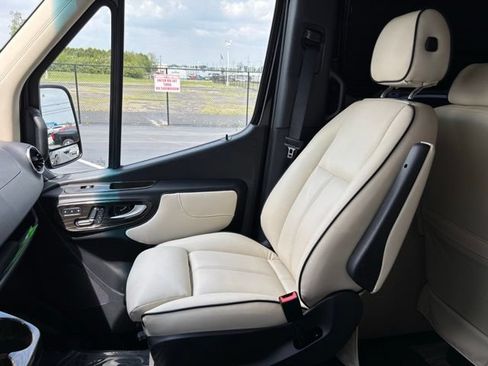 Used 2024 Mercedes-Benz Sprinter 3500 image 41