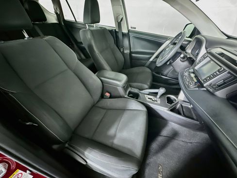 Used 2018 Toyota RAV4 XLE FWD image 32
