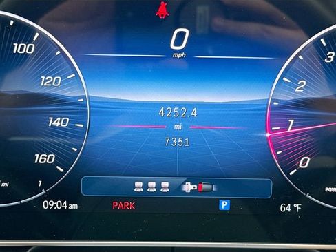 Used 2025 Mercedes-Benz GLC 300 4MATIC image 13