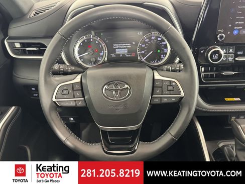 Certified 2024 Toyota Highlander XSE image 31