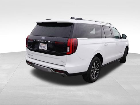 Used 2025 Ford Expedition Max Platinum AWD/4WD image 3