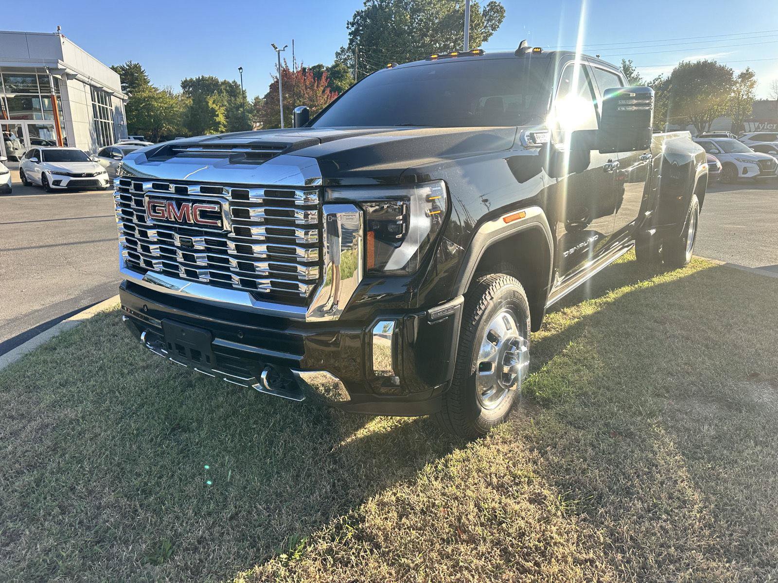 Used 2026 GMC Sierra 3500 Denali w/ Denali Reserve Package AWD/4WD image 6