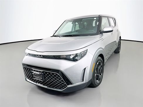 Used 2023 Kia Soul EX image 3