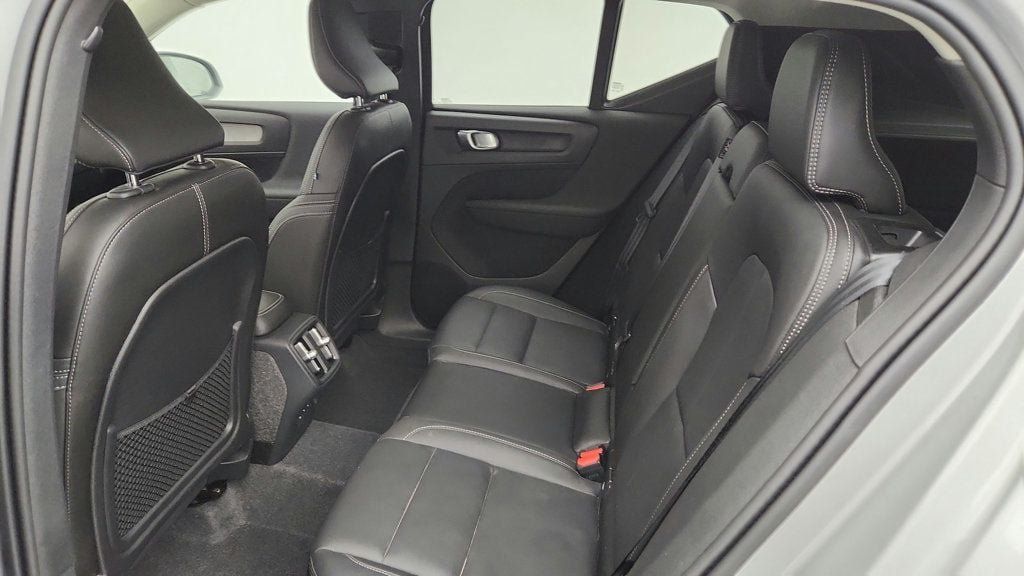 Used 2025 Volvo XC40 B5 Ultra w/ Climate Package AWD/4WD image 19