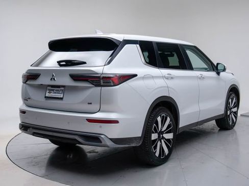 Used 2025 Mitsubishi Outlander SE image 7