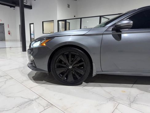 Used 2022 Nissan Altima 2.5 SR w/ Midnight Edition Package FWD image 6