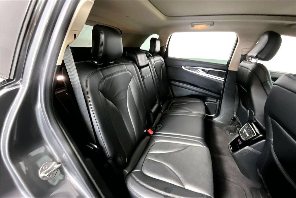 Used 2023 Lincoln Nautilus Reserve FWD image 27