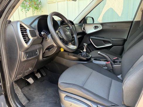 Used 2020 Kia Soul LX FWD image 5