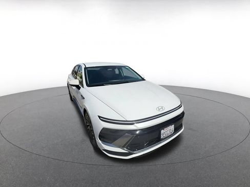 Used 2025 Hyundai Sonata SEL FWD image 3