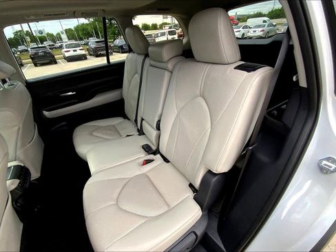 Used 2025 Toyota Grand Highlander FWD image 21