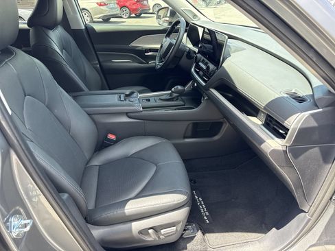 Used 2025 Toyota Grand Highlander FWD image 36