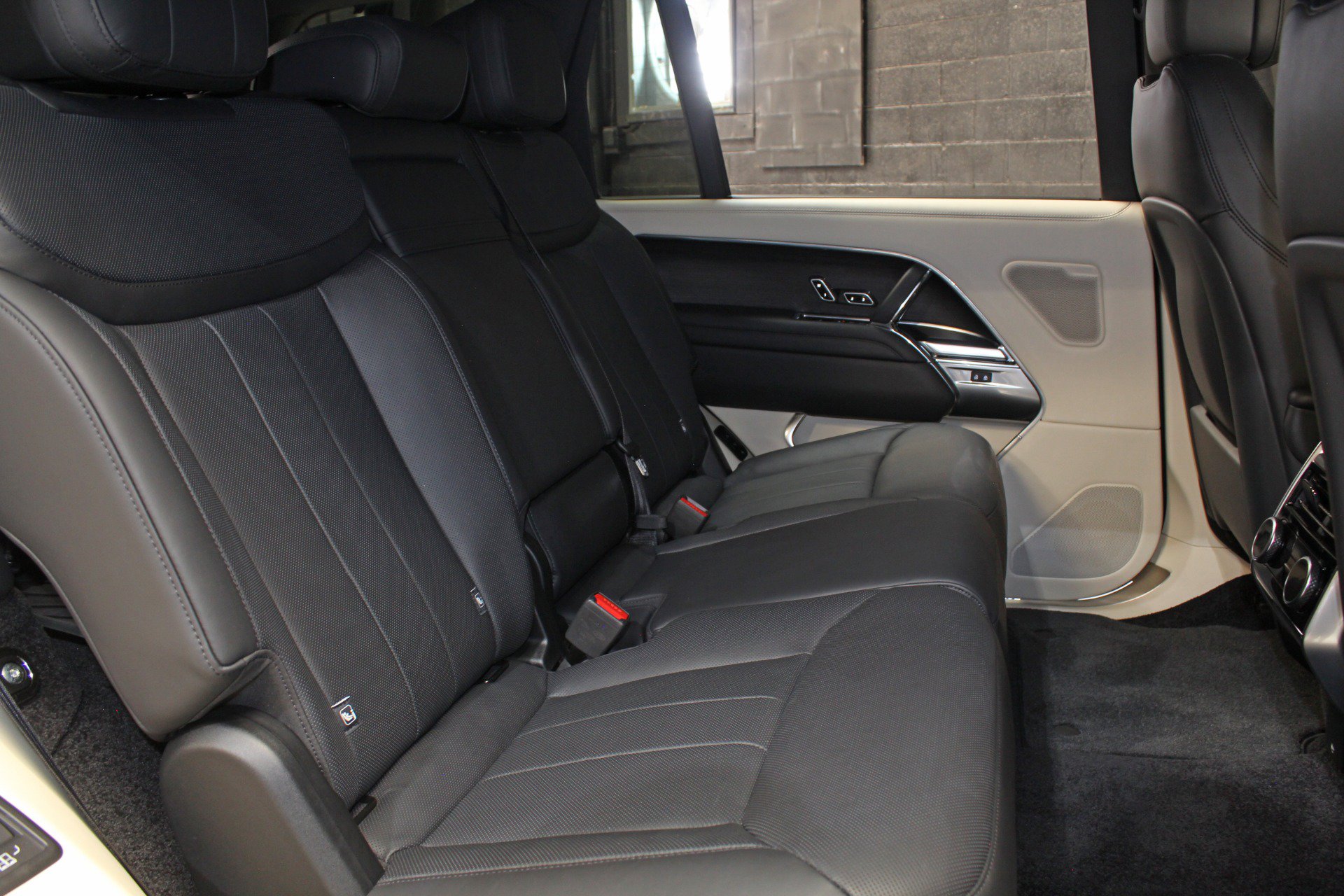 Used 2024 Land Rover Range Rover Long Wheelbase SE AWD/4WD image 50
