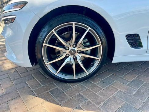 Used 2023 Genesis G70 2.0T image 9