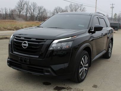 Used 2023 Nissan Pathfinder SV w/ SV Premium Package
