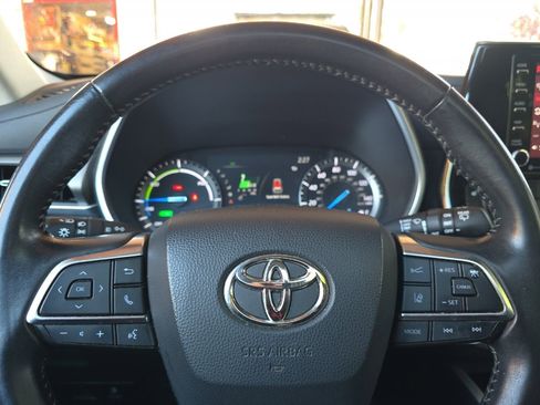 Used 2020 Toyota Highlander XLE image 27