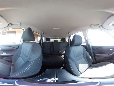 Used 2025 Nissan Rogue SV FWD image 44