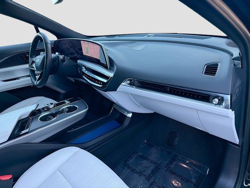 Used 2024 Cadillac Lyriq Sport image 32