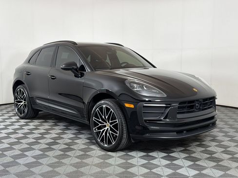 Certified 2024 Porsche Macan AWD/4WD image 8