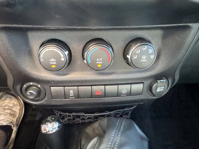 Used 2014 Jeep Wrangler Unlimited Sahara w/ Max Tow Package AWD/4WD image 18
