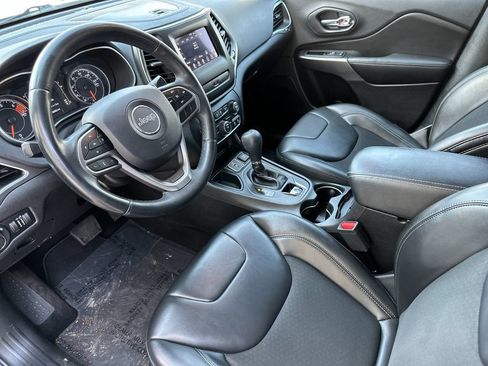 Used 2019 Jeep Cherokee Latitude Plus FWD image 9