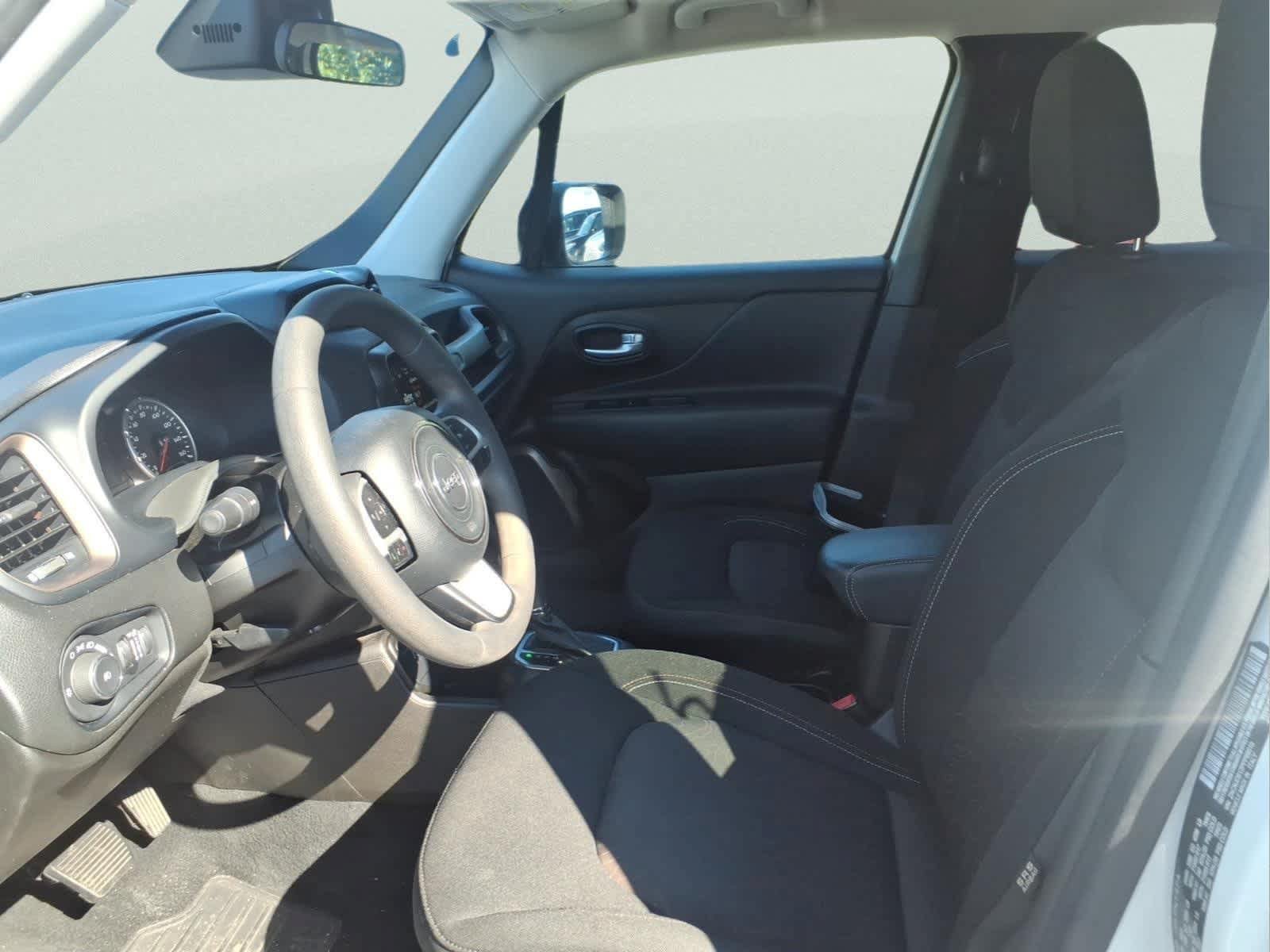 Used 2023 Jeep Renegade Latitude AWD/4WD image 16