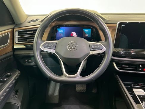 Used 2025 Volkswagen Atlas SE AWD/4WD image 13