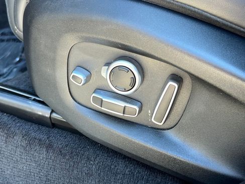 Used 2022 Land Rover Range Rover Sport SVR image 36