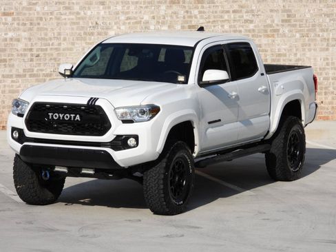 Used 2021 Toyota Tacoma SR5 RWD image 28