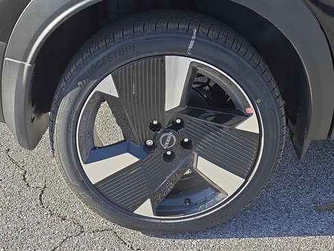 New 2026 Nissan Kicks SR w/ SR Premium Package image 7