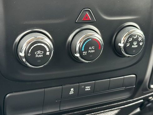 Used 2021 RAM 1500 Classic SLT RWD image 24