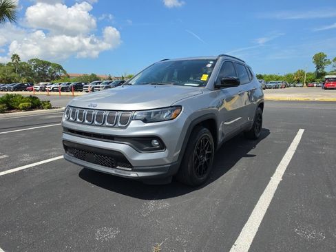 Used 2022 Jeep Compass Latitude w/ Convenience Group FWD image 4