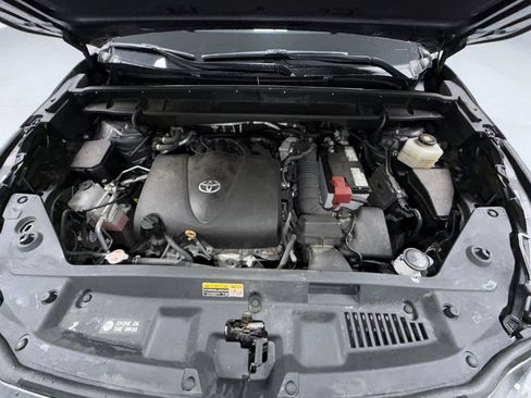 Used 2022 Toyota Highlander XLE AWD/4WD image 17