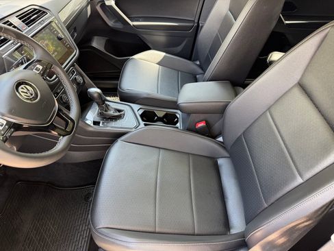 Used 2021 Volkswagen Tiguan SE w/ Panoramic Sunroof Package FWD image 12