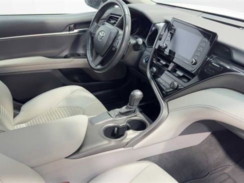 Used 2021 Toyota Camry SE w/ Convenience Package image 12