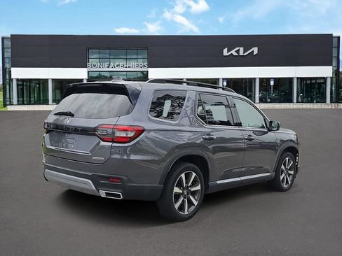 Used 2024 Honda Pilot Touring image 4