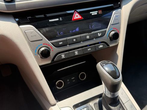 Used 2017 Hyundai Elantra SE w/ SE A/T Tech Package 03 FWD image 22