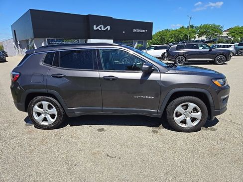 Used 2020 Jeep Compass Latitude w/ Cold Weather Group AWD/4WD image 2