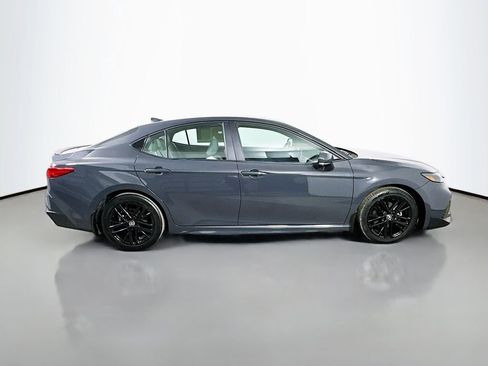 Used 2025 Toyota Camry SE image 7