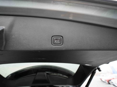 Used 2023 Cadillac XT6 Premium Luxury image 29