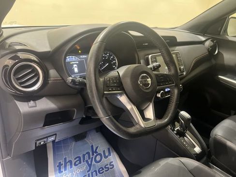 Used 2019 Nissan Kicks SR w/ SR Premium Package FWD image 9