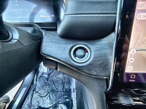 Used 2023 Jeep Grand Cherokee Overland image 18