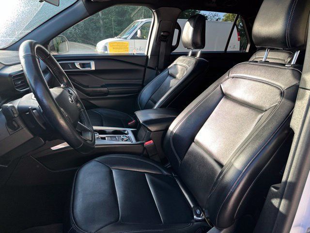 Used 2020 Ford Explorer XLT w/ Equipment Group 202A AWD/4WD image 37